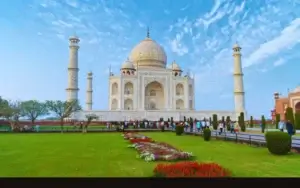 Taj Mahal in Agra during sunrise – golden triangle tour 3 days with Namaste Yatra Tours