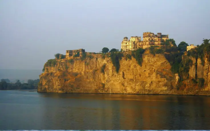 Chambal River safari with gharials and birds – included in the Taj Mahal Chambal Bateshwar day tour by Namaste Yatra Tours